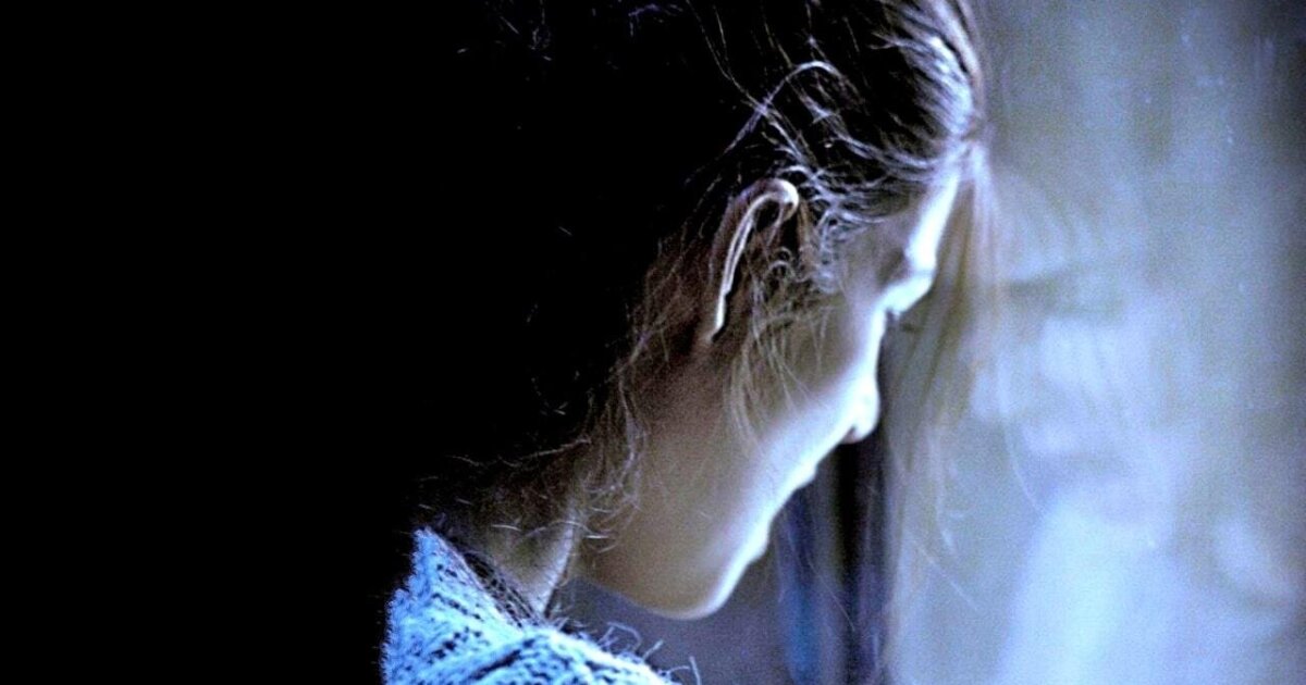 Gizli Oda kapak fotoğrafı ve duvar kağıdı